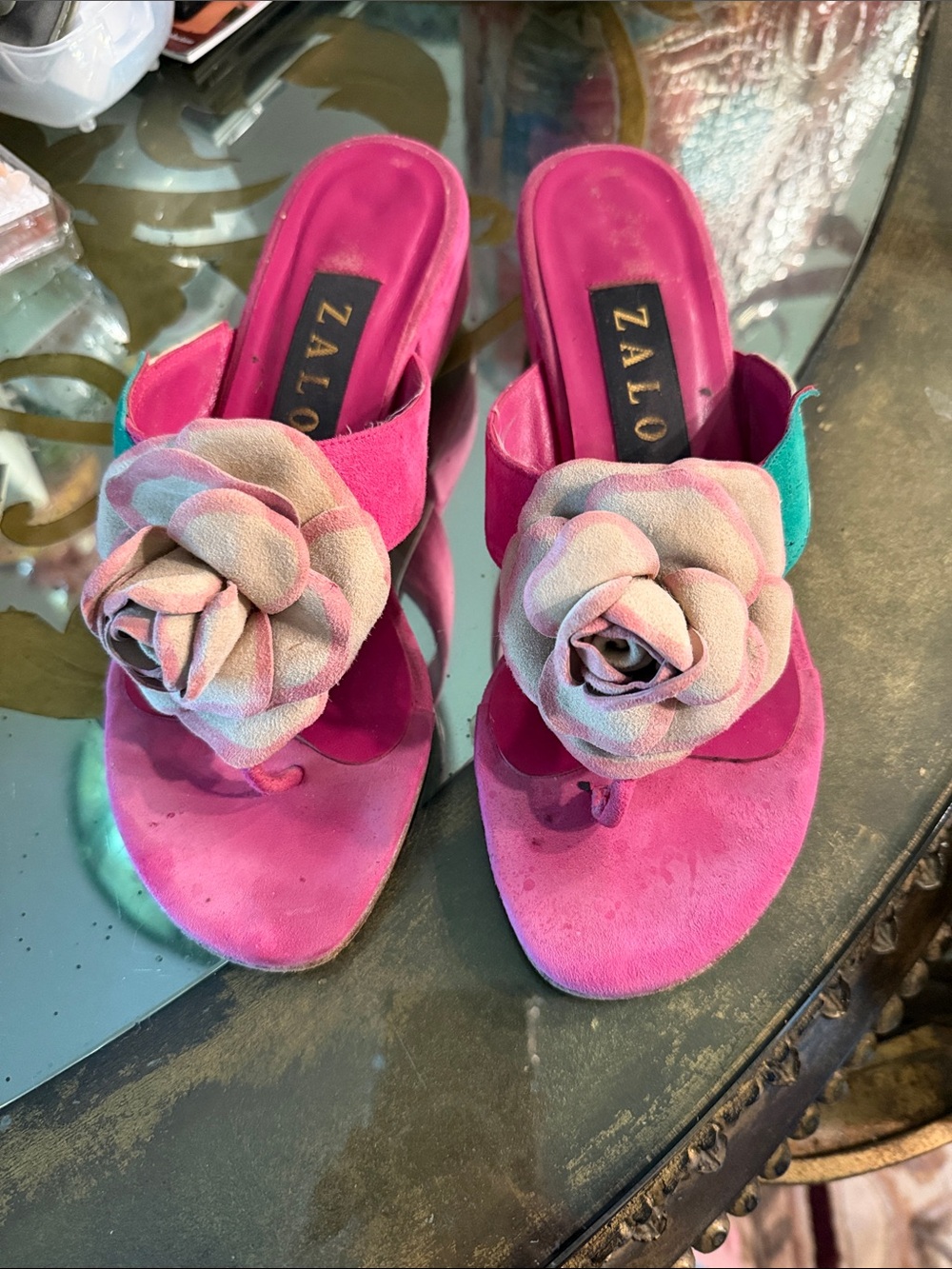 Sami 7 1/2 medium hot pink suede with roses